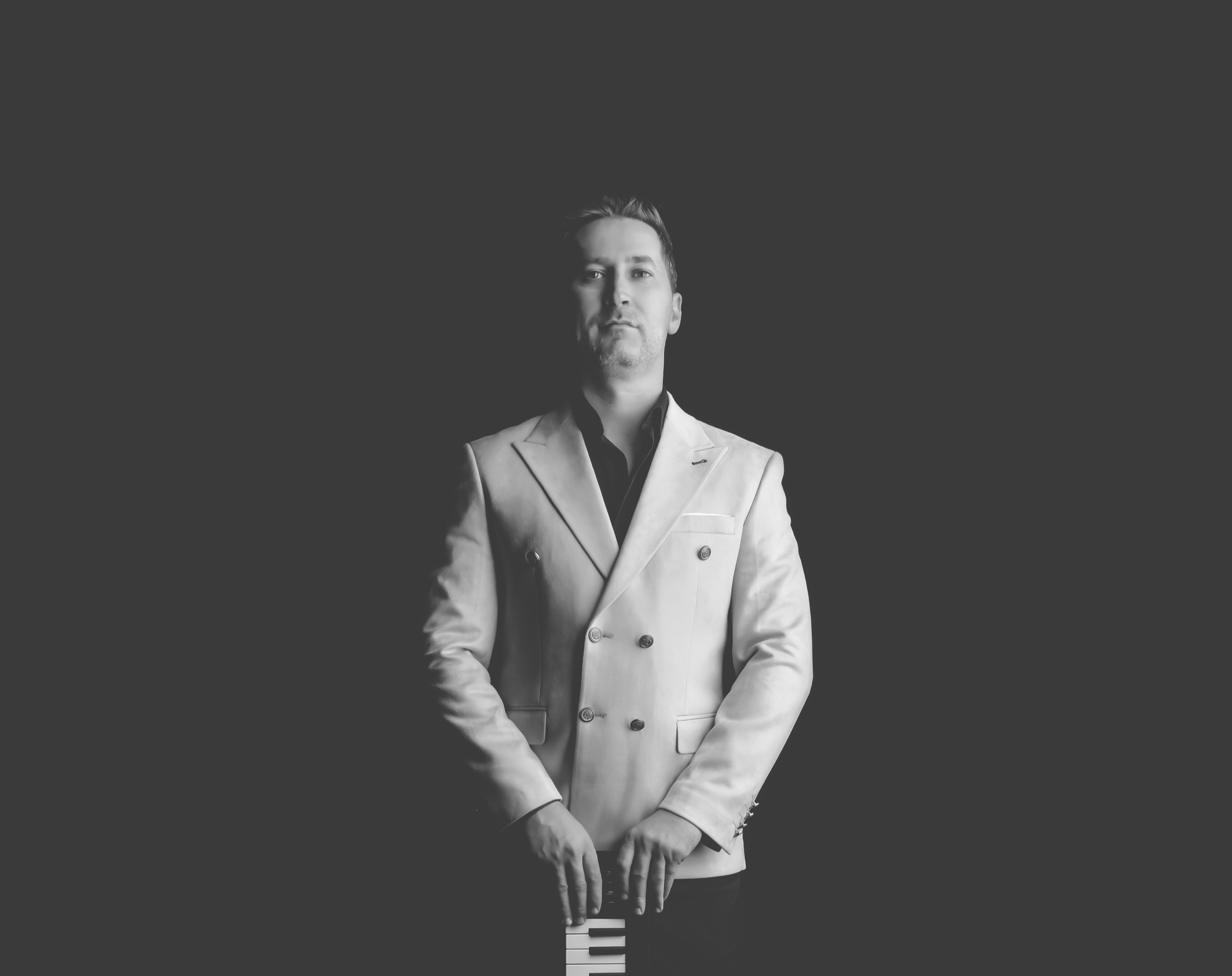 Portret editorial masculin pentru branding personal, realizat de VEIRON