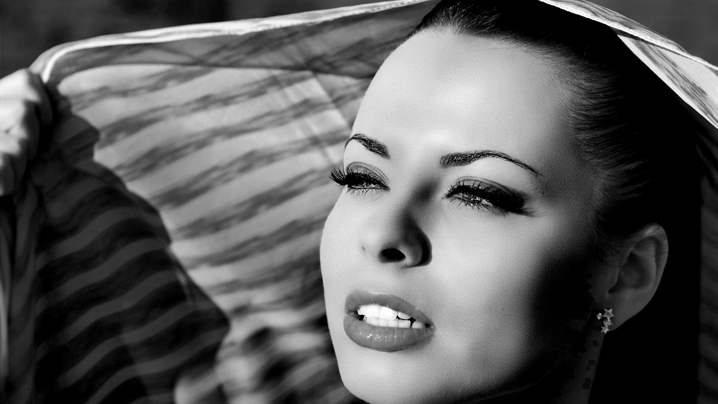 Portret editorial alb-negru realizat de VEIRON